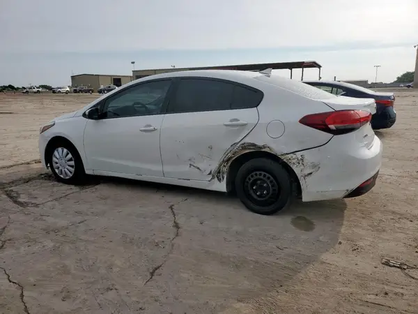 3KPFK4A70JE218715 2018 KIA FORTE - Image 2