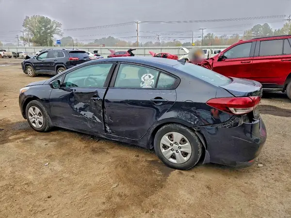 3KPFK4A70JE219007 2018 KIA FORTE - Image 2