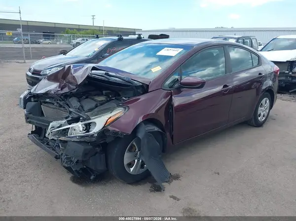 3KPFK4A70JE220805 2018 KIA FORTE - Image 2