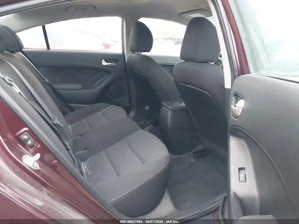 3KPFK4A70JE220805 2018 KIA FORTE - Image 8