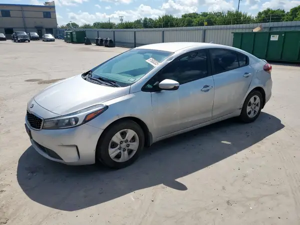 3KPFK4A70JE225857 2018 KIA FORTE - Image 1
