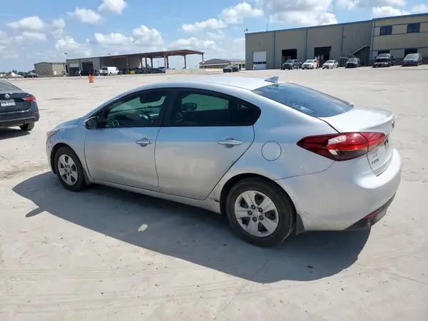 3KPFK4A70JE225857 2018 KIA FORTE - Image 2