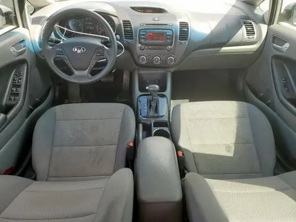 3KPFK4A70JE225857 2018 KIA FORTE - Image 8