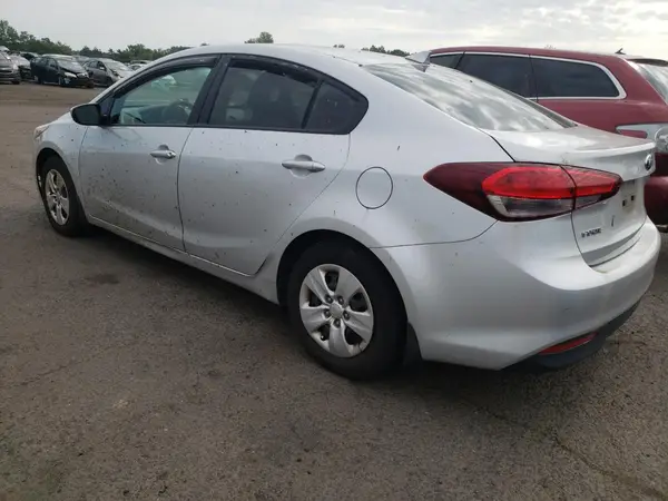3KPFK4A70JE225860 2018 KIA FORTE - Image 2