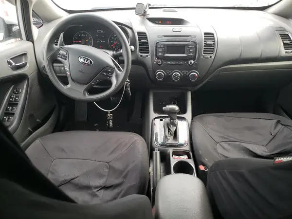 3KPFK4A70JE225860 2018 KIA FORTE - Image 8