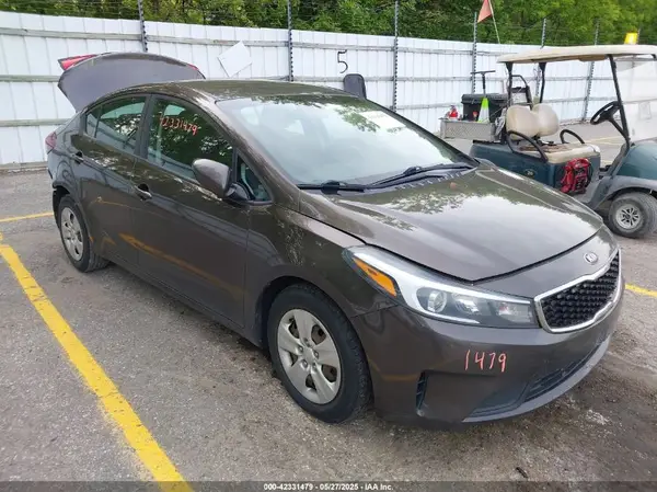 3KPFK4A70JE227320 2018 KIA FORTE - Image 1
