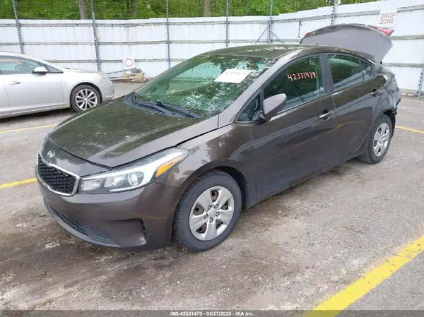 3KPFK4A70JE227320 2018 KIA FORTE - Image 2
