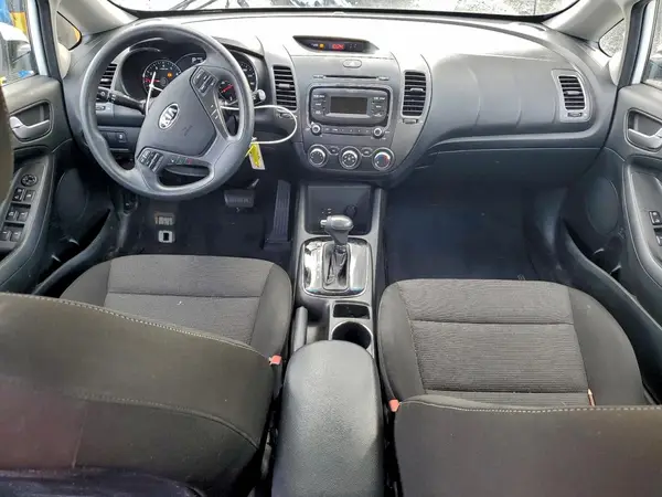 3KPFK4A70JE228869 2018 KIA FORTE - Image 8