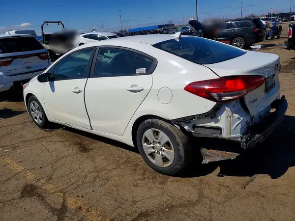 3KPFK4A70JE229102 2018 KIA FORTE - Image 2