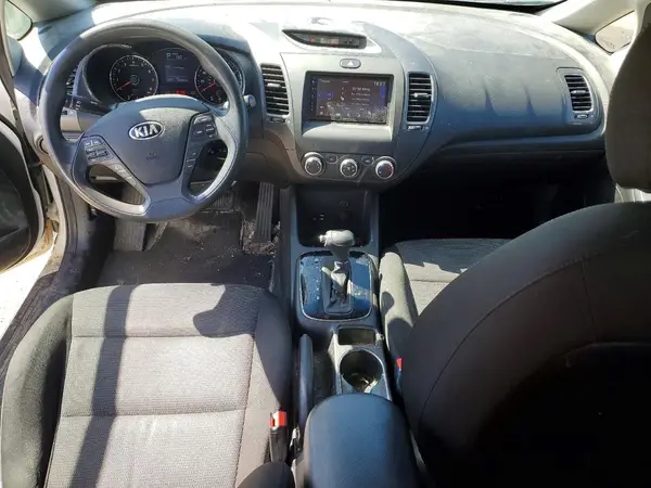 3KPFK4A70JE229102 2018 KIA FORTE - Image 8