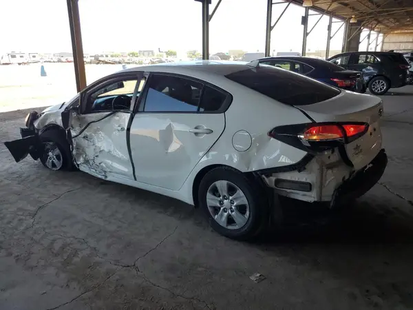 3KPFK4A70JE229147 2018 KIA FORTE - Image 2