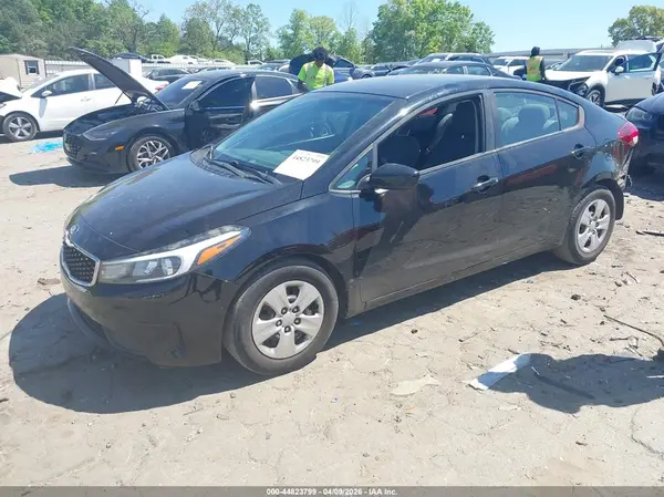 3KPFK4A70JE229262 2018 KIA FORTE - Image 2