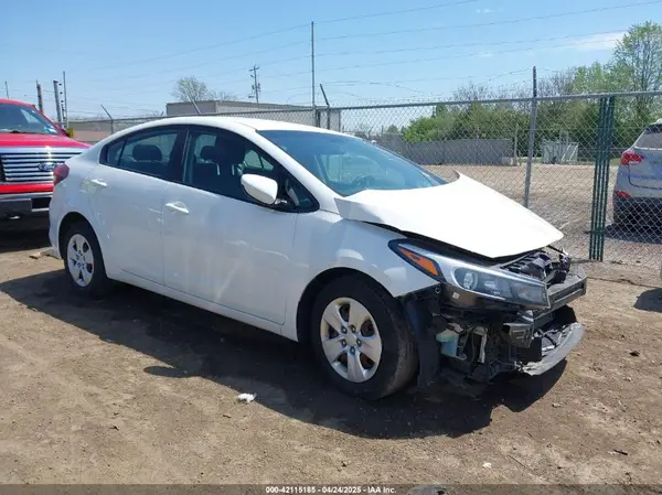 3KPFK4A70JE229472 2018 KIA FORTE - Image 1