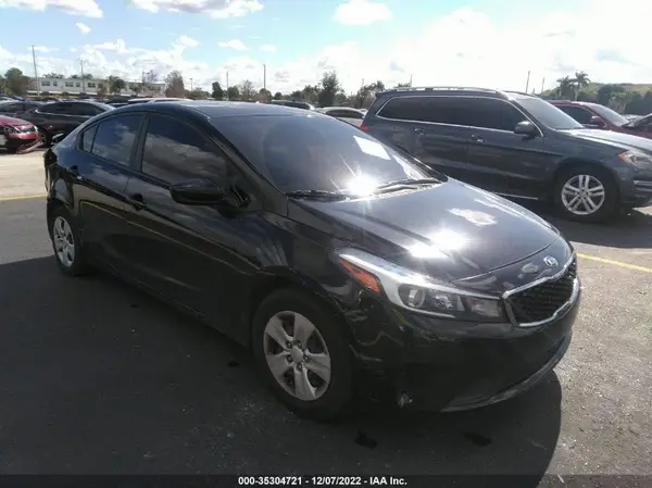 3KPFK4A70JE229570 2018 KIA FORTE - Image 1