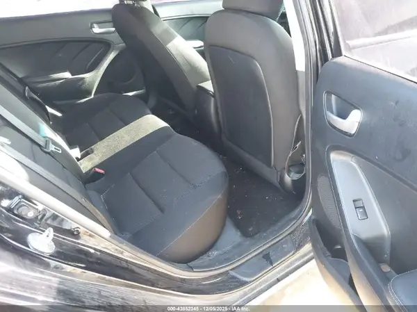 3KPFK4A70JE229844 2018 KIA FORTE - Image 8