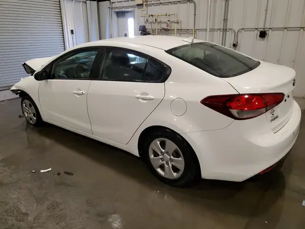 3KPFK4A70JE231111 2018 KIA FORTE - Image 2