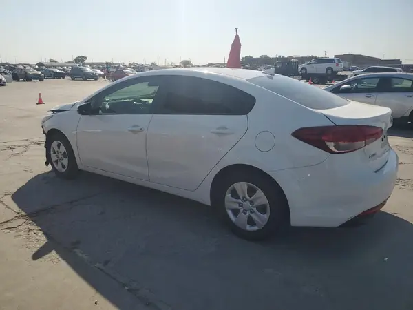 3KPFK4A70JE231609 2018 KIA FORTE - Image 2