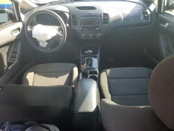 3KPFK4A70JE231609 2018 KIA FORTE - Image 8