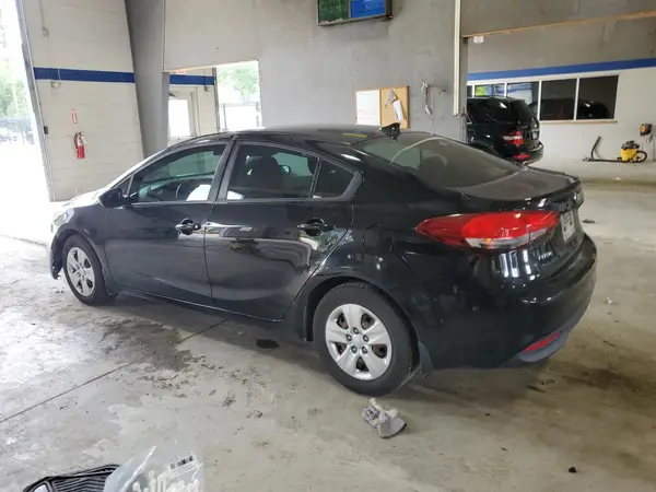 3KPFK4A70JE232257 2018 KIA FORTE - Image 2