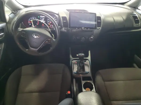 3KPFK4A70JE232257 2018 KIA FORTE - Image 8