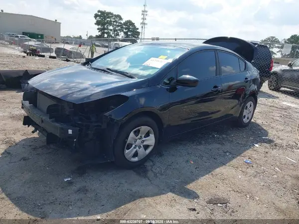 3KPFK4A70JE233618 2018 KIA FORTE - Image 2