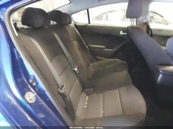 3KPFK4A70JE233716 2018 KIA FORTE - Image 8