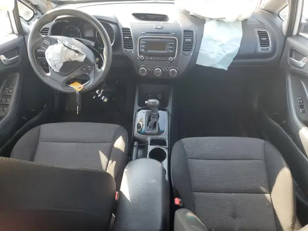 3KPFK4A70JE233893 2018 KIA FORTE - Image 8