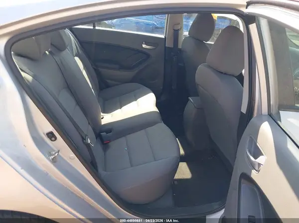 3KPFK4A70JE233991 2018 KIA FORTE - Image 8
