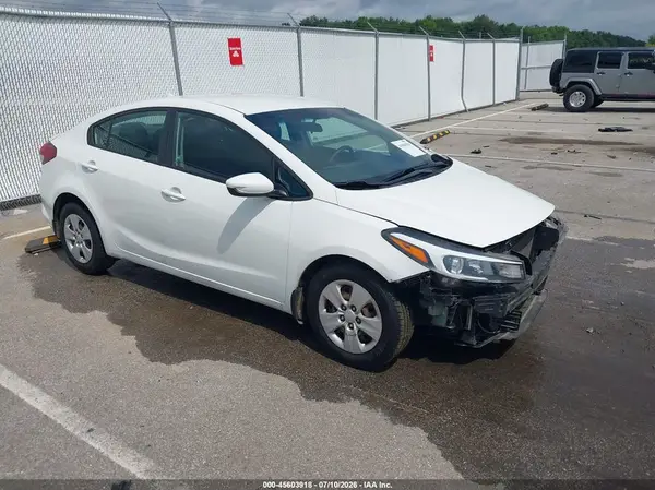 3KPFK4A70JE234185 2018 KIA FORTE - Image 1