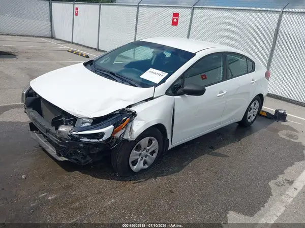 3KPFK4A70JE234185 2018 KIA FORTE - Image 2