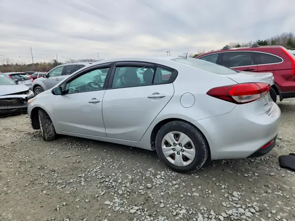 3KPFK4A70JE234591 2018 KIA FORTE - Image 2