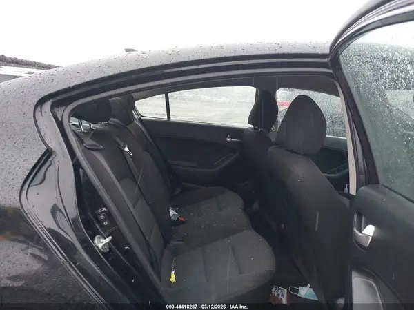 3KPFK4A70JE235630 2018 KIA FORTE - Image 8