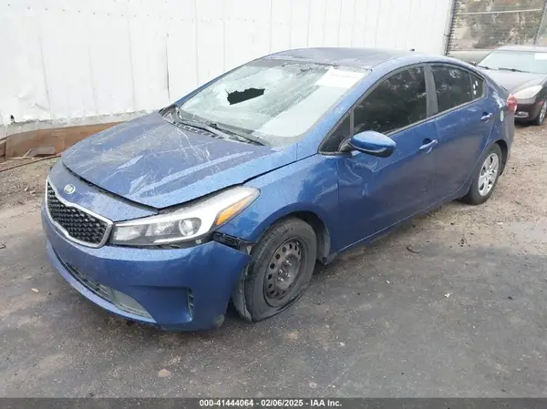 3KPFK4A70JE236633 2018 KIA FORTE - Image 2