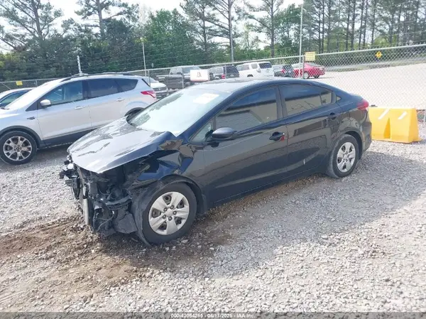 3KPFK4A70JE236793 2018 KIA FORTE - Image 2