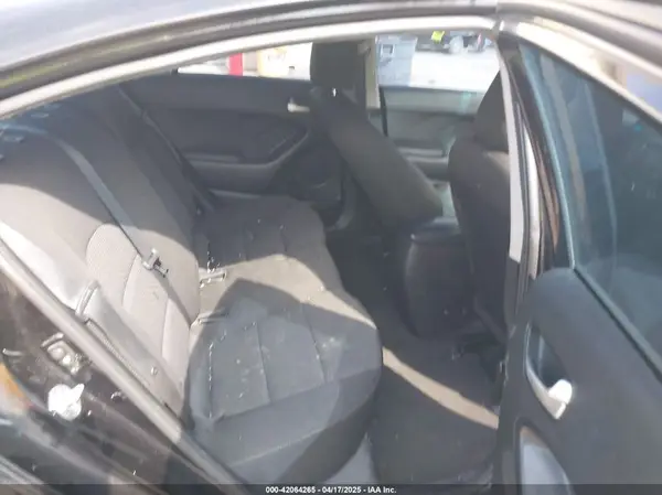 3KPFK4A70JE236793 2018 KIA FORTE - Image 8