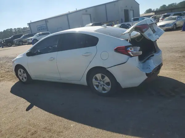 3KPFK4A70JE238785 2018 KIA FORTE - Image 2
