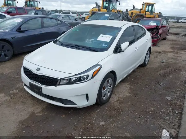 3KPFK4A70JE238883 2018 KIA FORTE - Image 2
