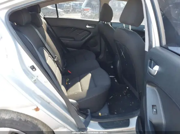 3KPFK4A70JE239094 2018 KIA FORTE - Image 8