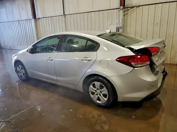 3KPFK4A70JE241024 2018 KIA FORTE - Image 2