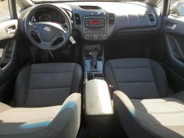 3KPFK4A70JE241251 2018 KIA FORTE - Image 8