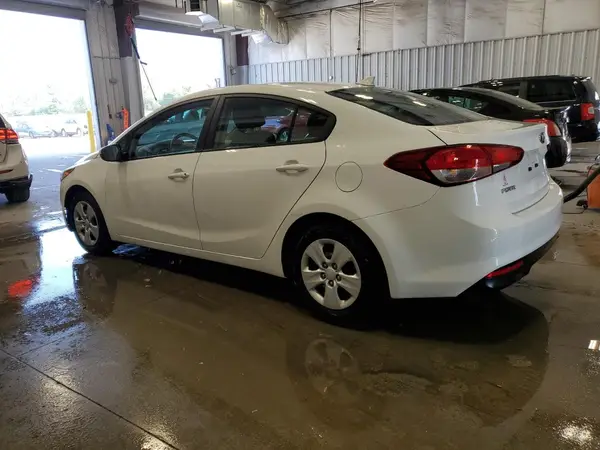 3KPFK4A70JE241590 2018 KIA FORTE - Image 2