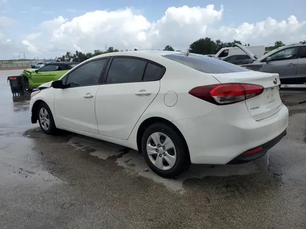 3KPFK4A70JE243498 2018 KIA FORTE - Image 2