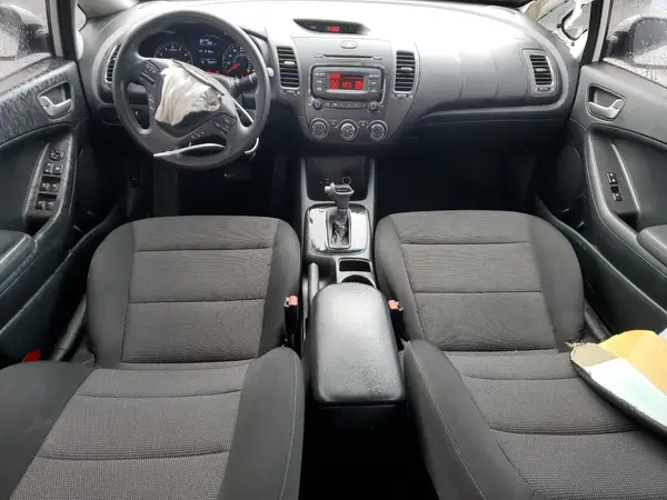 3KPFK4A70JE243498 2018 KIA FORTE - Image 8