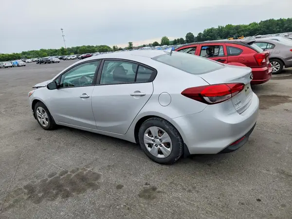 3KPFK4A70JE243596 2018 KIA FORTE - Image 2