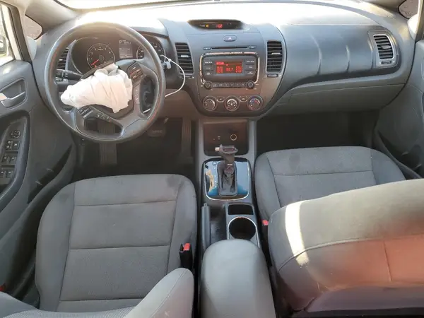 3KPFK4A70JE243758 2018 KIA FORTE - Image 8