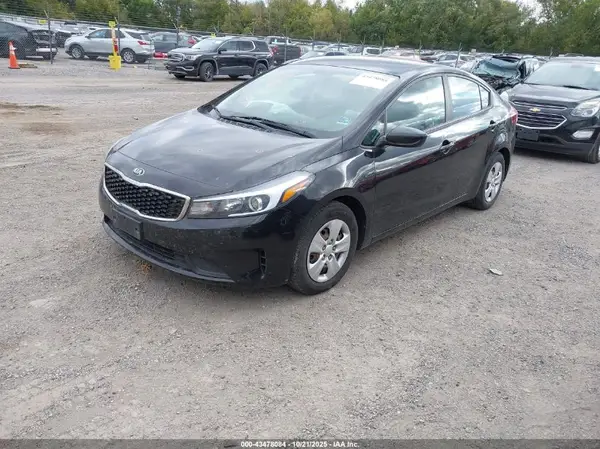 3KPFK4A70JE244473 2018 KIA FORTE - Image 2