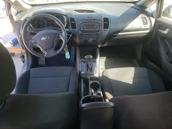 3KPFK4A70JE245445 2018 KIA FORTE - Image 8