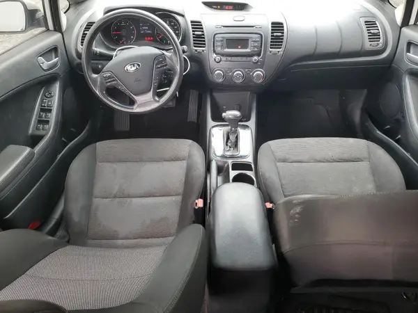 3KPFK4A70JE247275 2018 KIA FORTE - Image 8