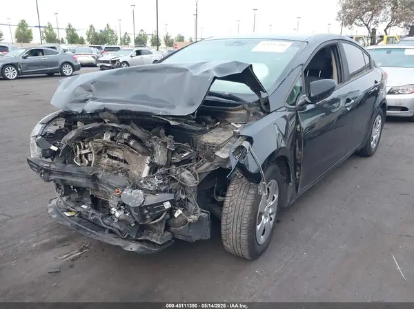 3KPFK4A70JE250046 2018 KIA FORTE - Image 2
