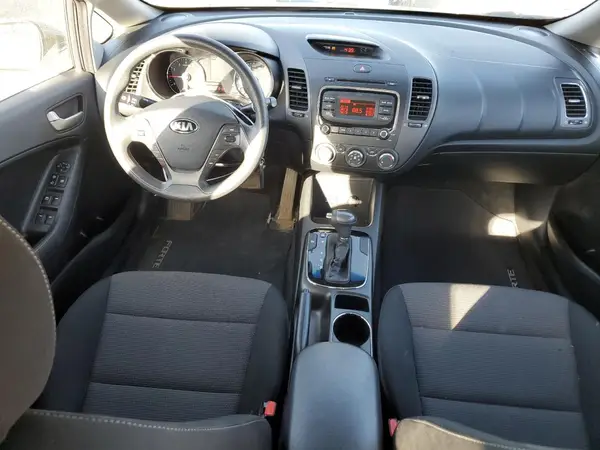 3KPFK4A70JE252881 2018 KIA FORTE - Image 8